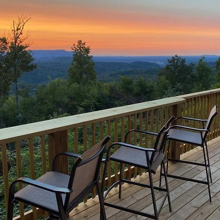 Upscale Gatlinburg Cabin Deck, Fire Pit And Hot Tub Экстерьер фото