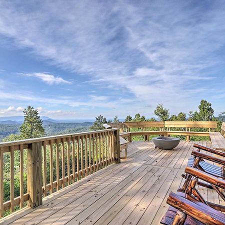 Upscale Gatlinburg Cabin Deck, Fire Pit And Hot Tub Экстерьер фото