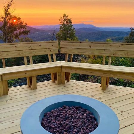 Upscale Gatlinburg Cabin Deck, Fire Pit And Hot Tub Экстерьер фото