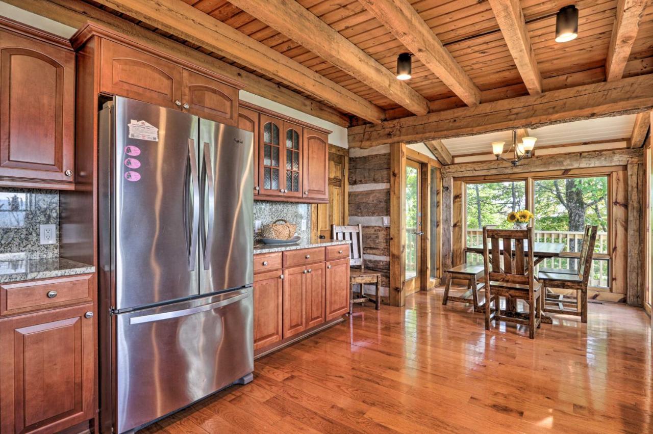 Upscale Gatlinburg Cabin Deck, Fire Pit And Hot Tub Экстерьер фото