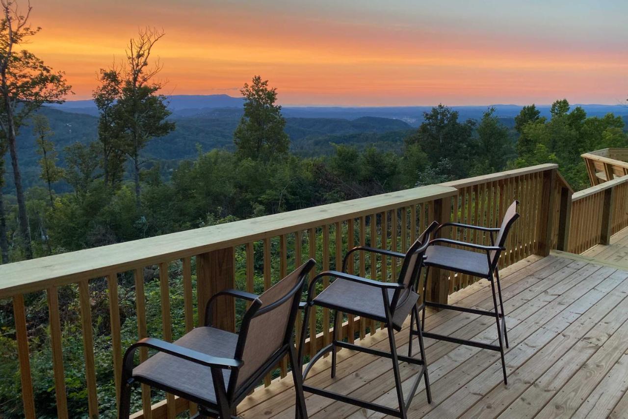 Upscale Gatlinburg Cabin Deck, Fire Pit And Hot Tub Экстерьер фото