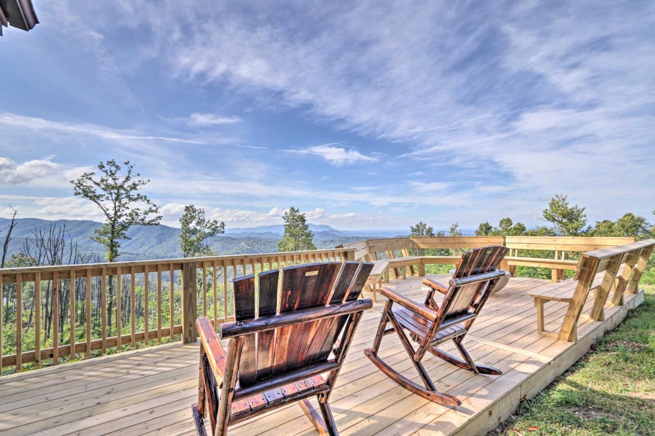 Upscale Gatlinburg Cabin Deck, Fire Pit And Hot Tub Экстерьер фото