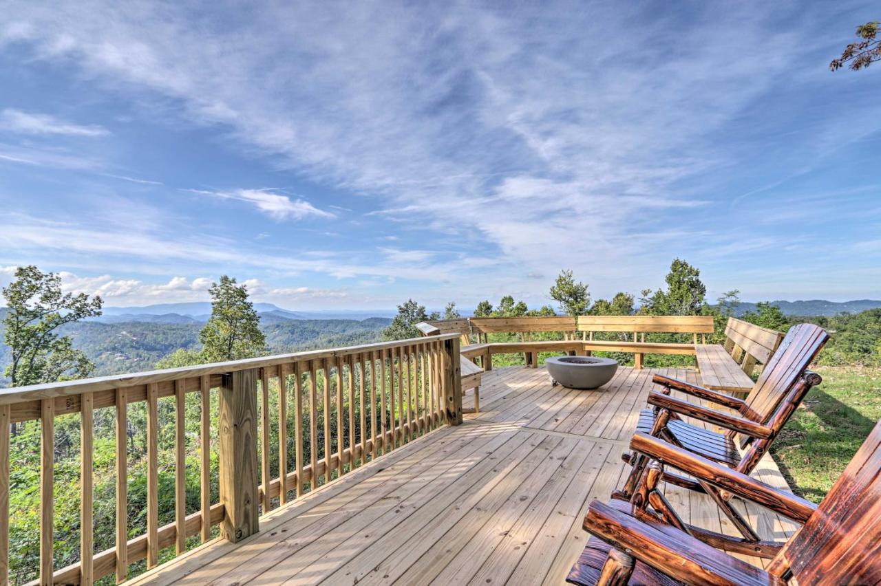 Upscale Gatlinburg Cabin Deck, Fire Pit And Hot Tub Экстерьер фото