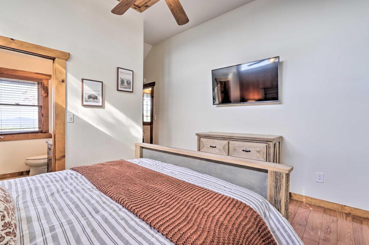 Upscale Gatlinburg Cabin Deck, Fire Pit And Hot Tub Экстерьер фото