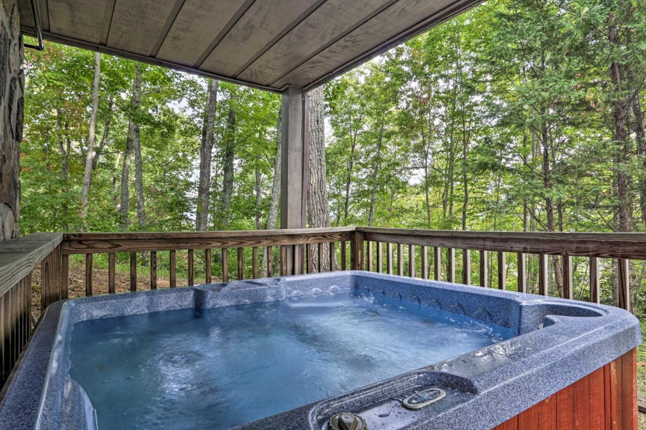 Upscale Gatlinburg Cabin Deck, Fire Pit And Hot Tub Экстерьер фото