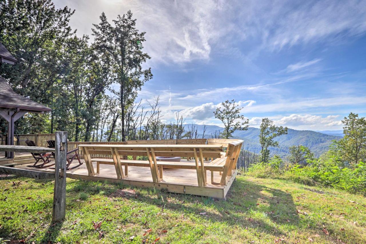Upscale Gatlinburg Cabin Deck, Fire Pit And Hot Tub Экстерьер фото