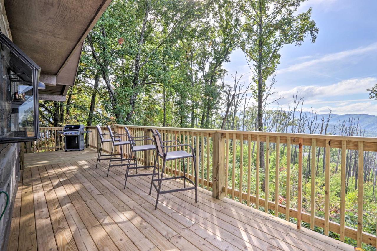Upscale Gatlinburg Cabin Deck, Fire Pit And Hot Tub Экстерьер фото
